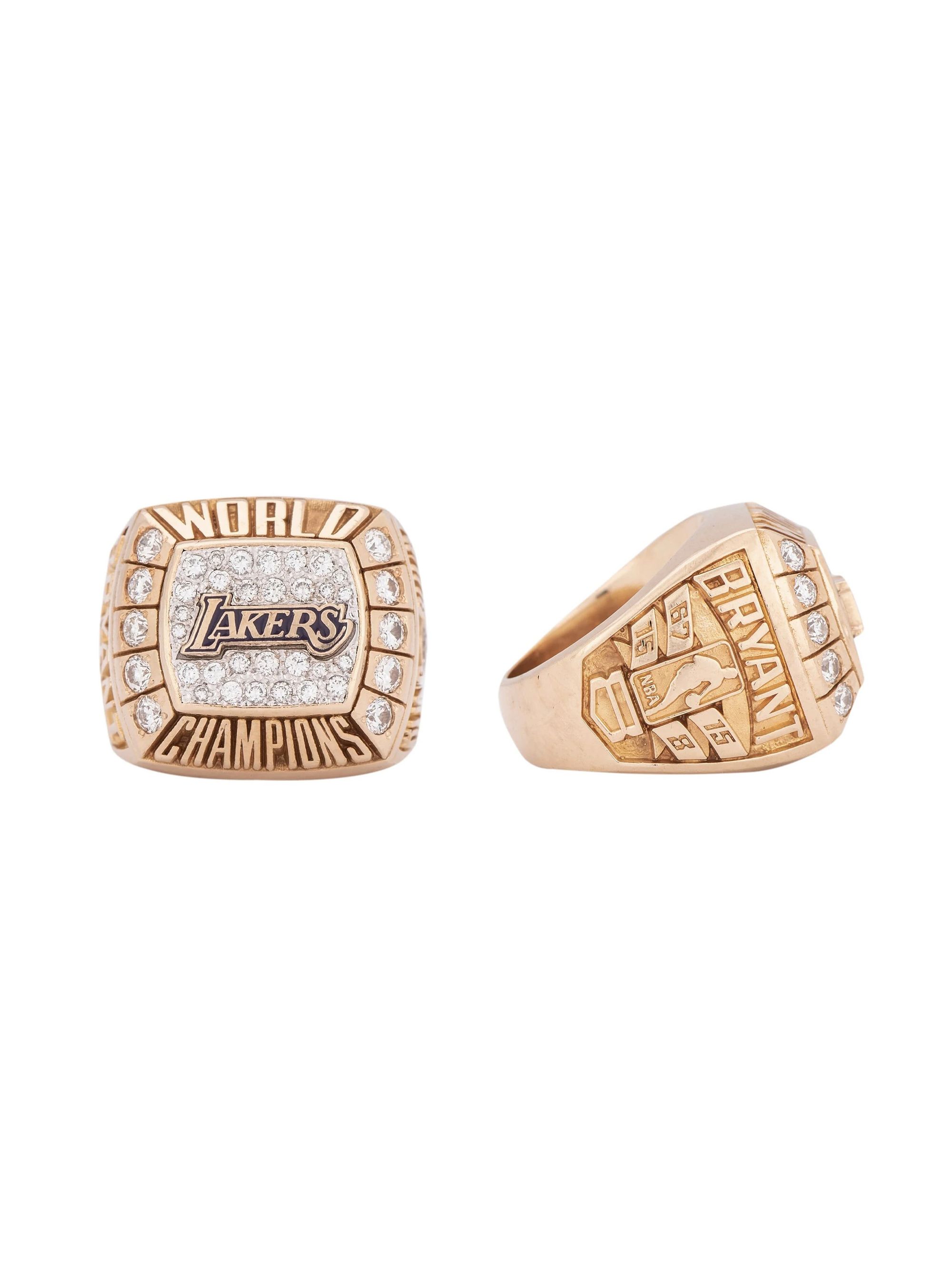 레전드 '코비 브라이언트' NBA 우승 반지 중 역대 최고가로 팔렸다.