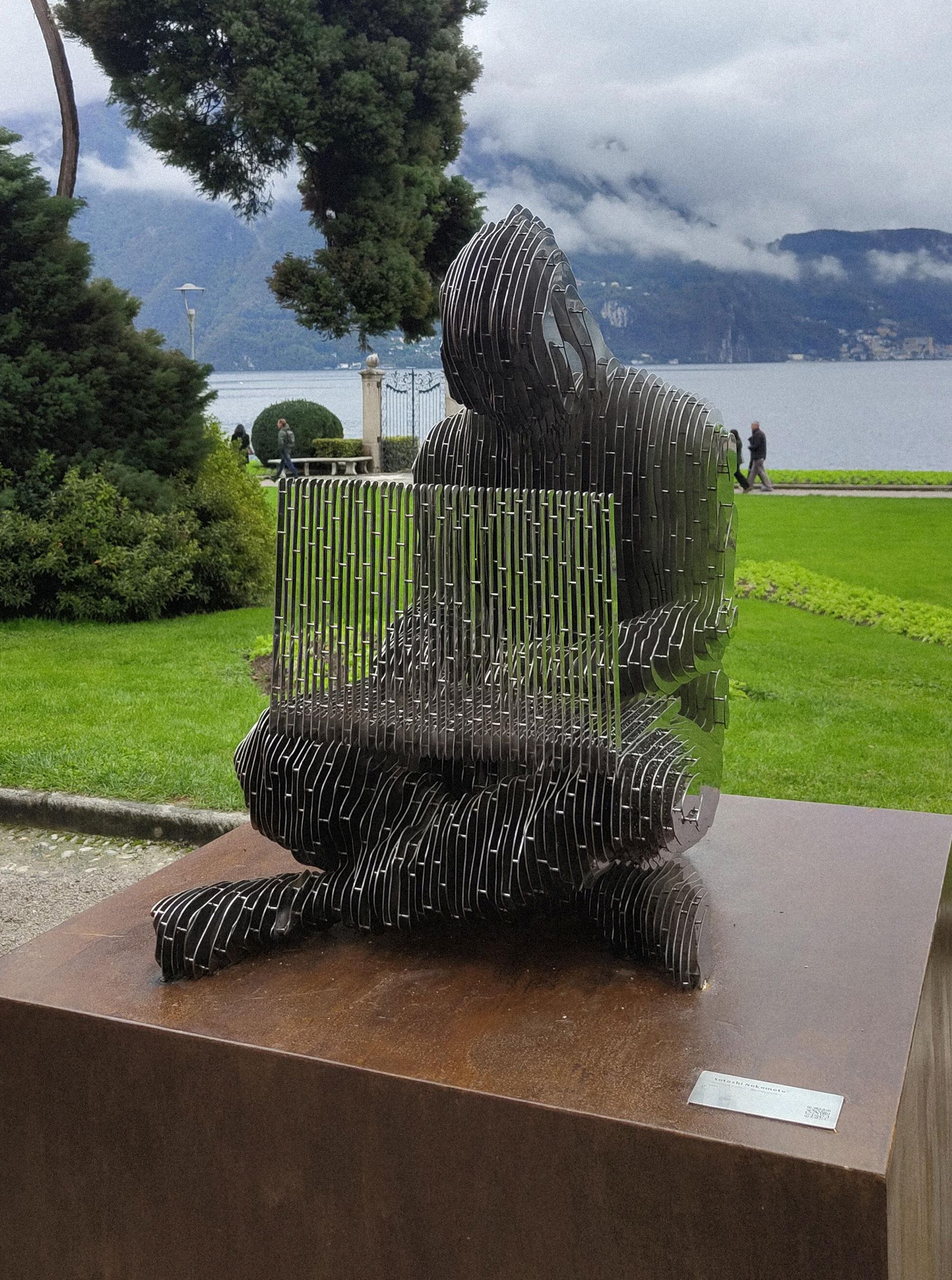 비트코인의 창조자 나카모토 사토시를 기리는 동상 공개